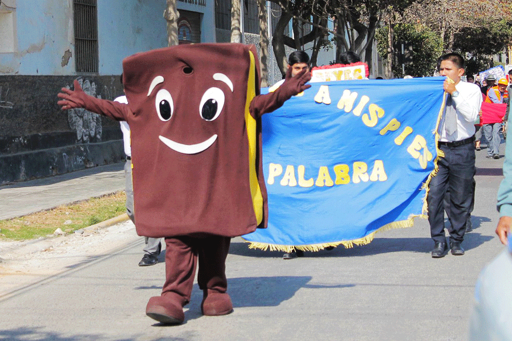 CHICLAYO MARCHA ANUNCIANDO LA IMPORTANCIA DE LEER LA BIBLIA